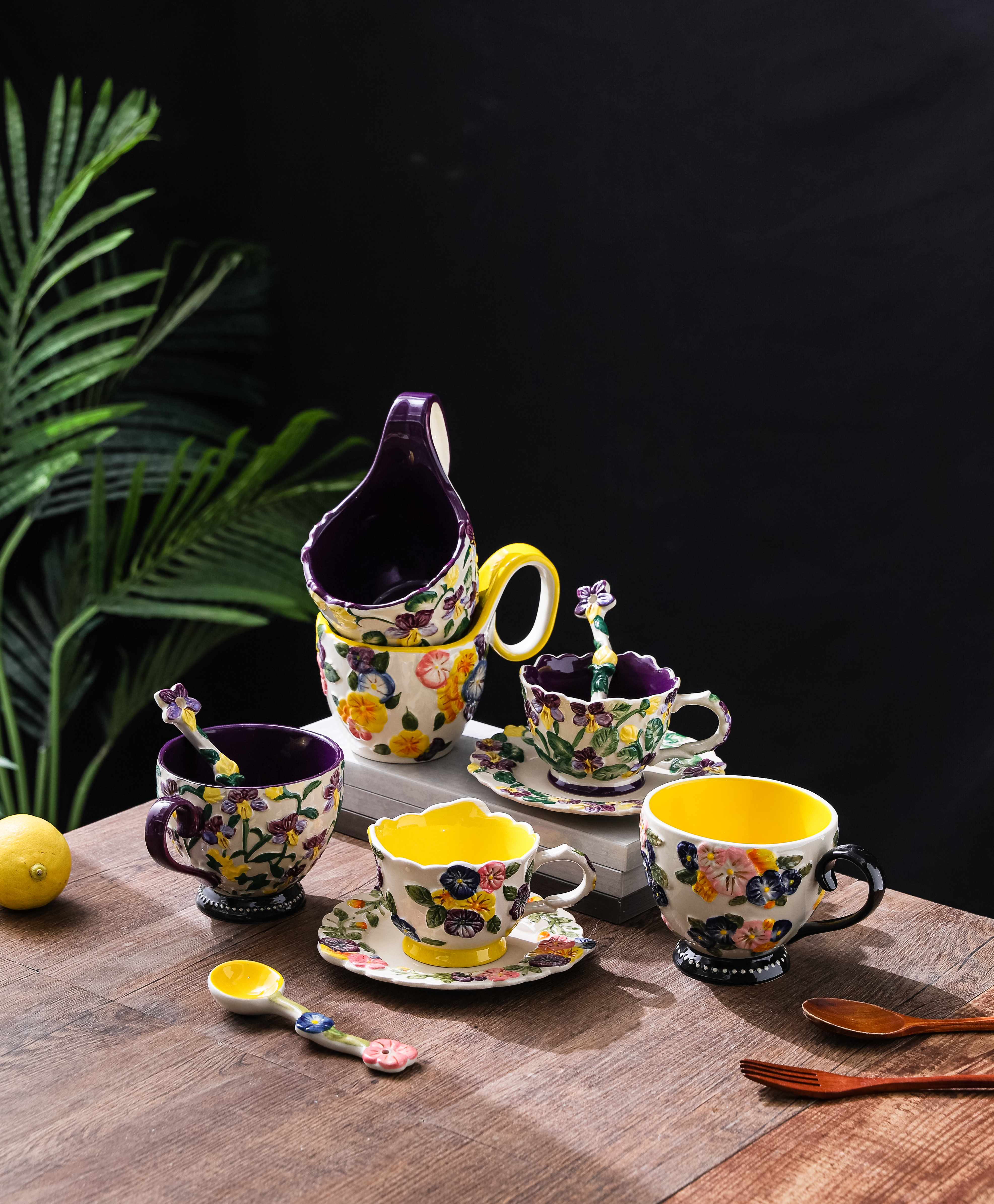 HongDian drinkware arranged in a warm tabletop scene