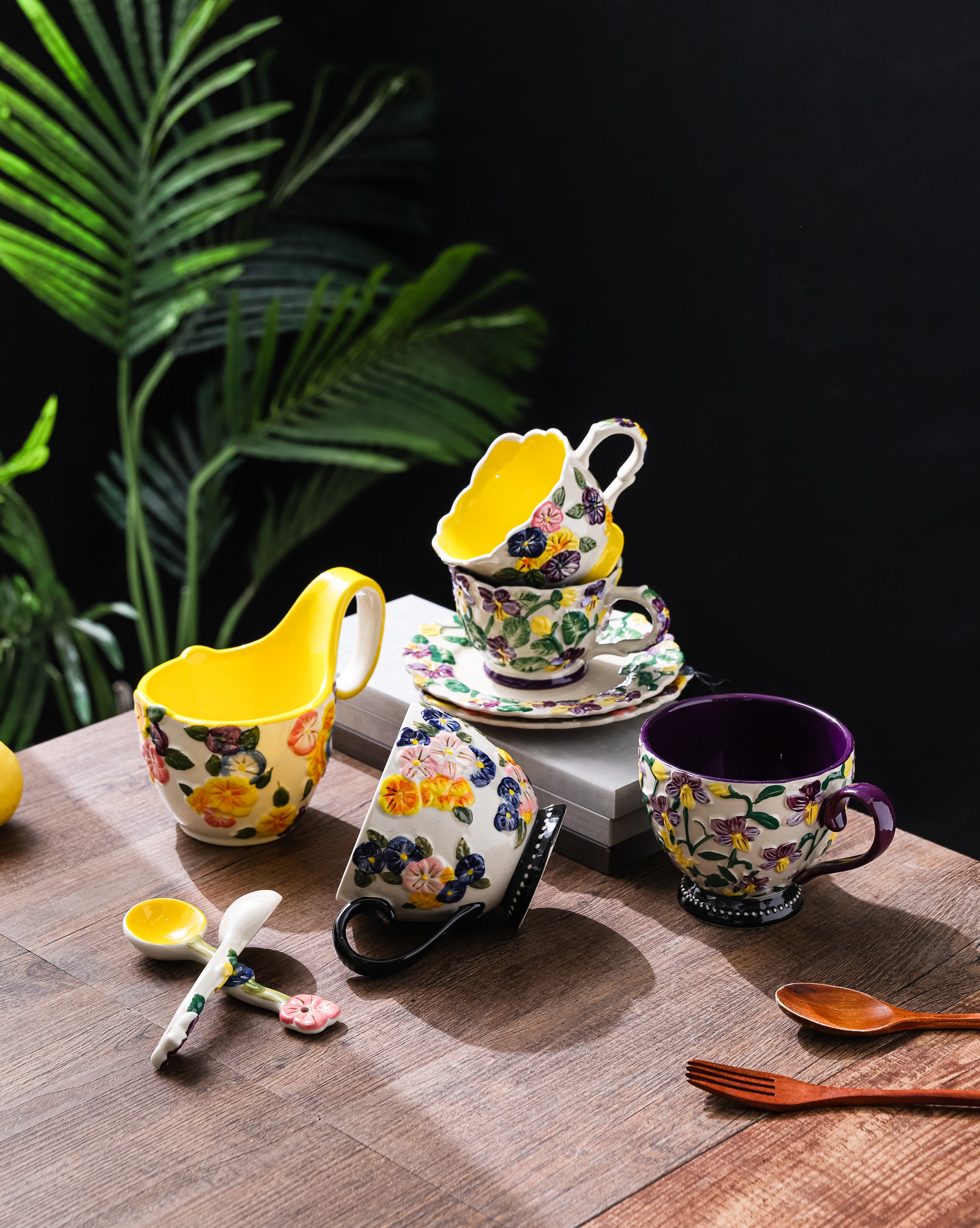 HongDian tableware shown in a warm tabletop setting